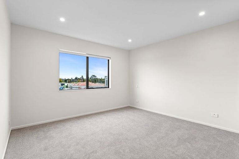 Photo of property in 28 Viridian Avenue, Rosehill, Papakura, 2113