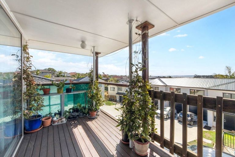 Photo of property in 4237 Great North Road, Glendene, Auckland, 0602