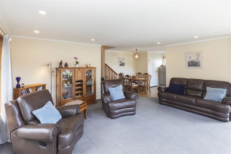 Photo of property in 2/81 Port Hills Road, Heathcote Valley, Christchurch, 8022