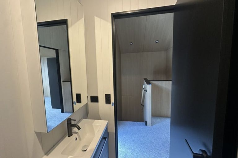 Photo of property in 7 O'meara Street, Swanson, Auckland, 0614