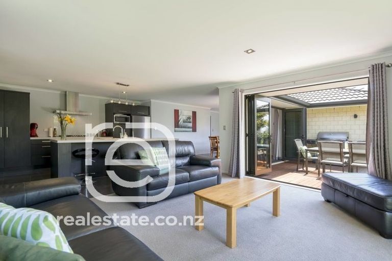 Photo of property in 21 Haden Place, Omokoroa, 3114