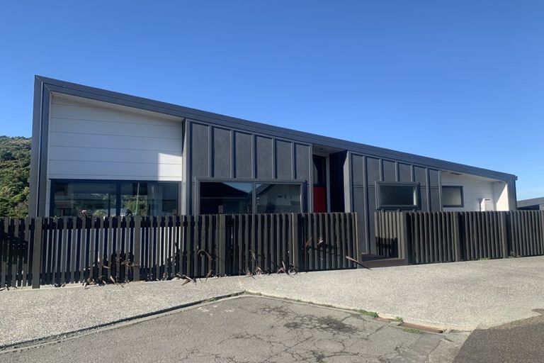 Photo of property in 23 Welland Place, Island Bay, Wellington, 6023