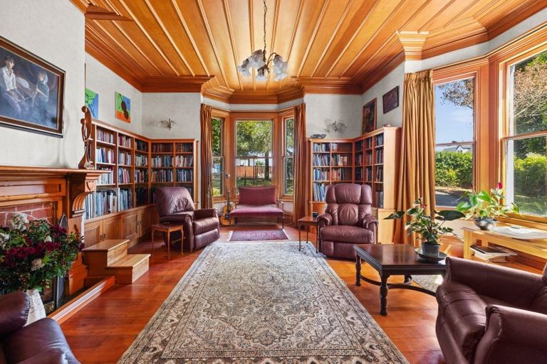 Photo of property in 43 Napier Terrace, Hospital Hill, Napier, 4110