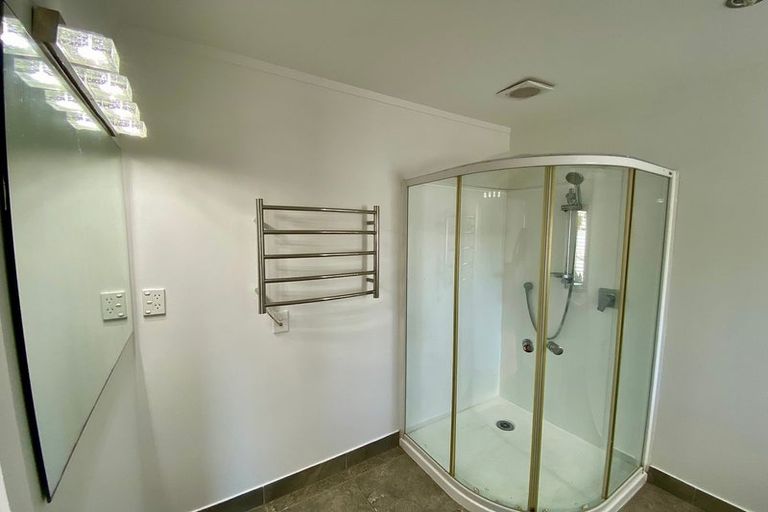 Photo of property in 318 Sturges Road, Henderson Valley, Auckland, 0612