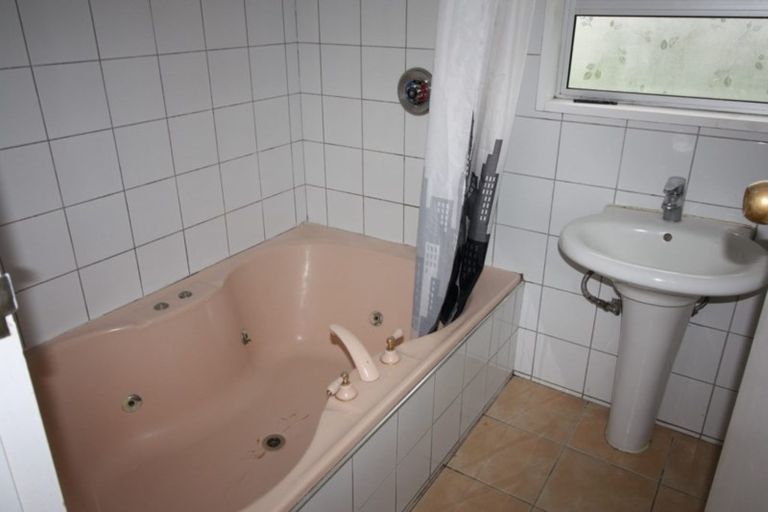 Photo of property in 27 Dunk Place, Milson, Palmerston North, 4414