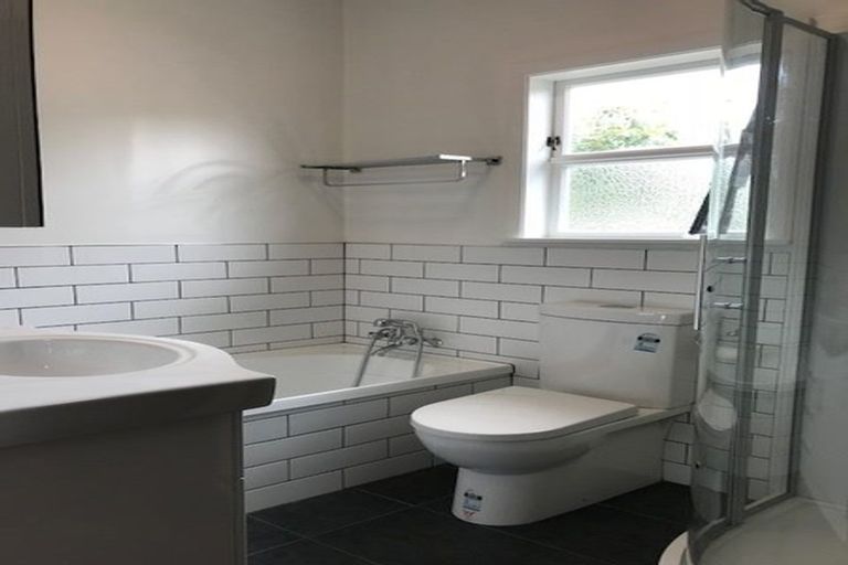 Photo of property in 6 Wayside, Miramar, Wellington, 6022