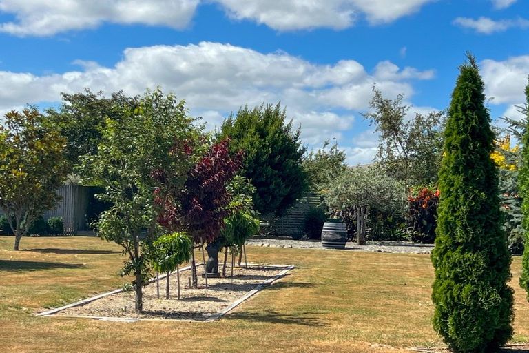 Photo of property in 8 Daffodil Grove, Carterton, 5713