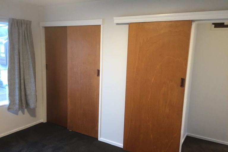 Photo of property in 2/218 Onepu Road, Lyall Bay, Wellington, 6022