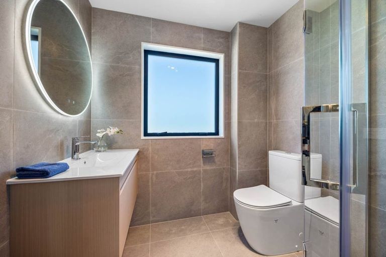 Photo of property in 32 Taipahitini Road, Rosehill, 2113