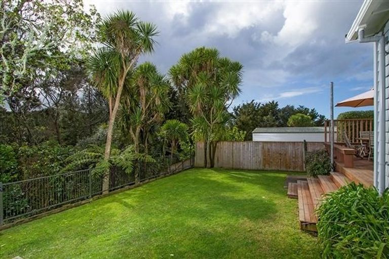 Photo of property in 24 Le Roy Terrace, Birkenhead, Auckland, 0626