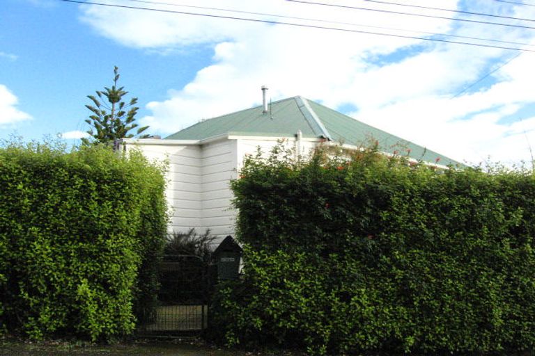 Photo of property in 2 Marion Street, Macandrew Bay, Dunedin, 9014