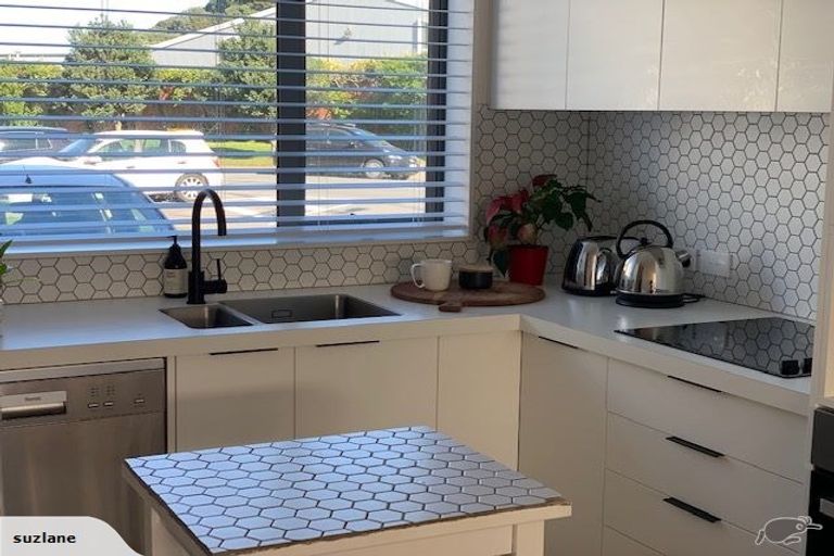 Photo of property in 2/2 Stone Street, Miramar, Wellington, 6022