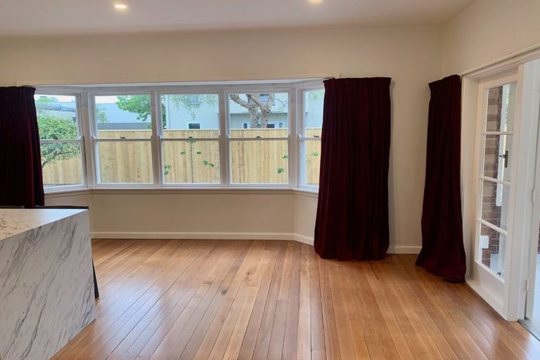 Photo of property in 7 Straven Road, Riccarton, Christchurch, 8011