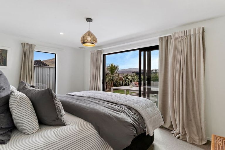 Photo of property in 13 Wheat Street, Jacks Point, Queenstown, 9371