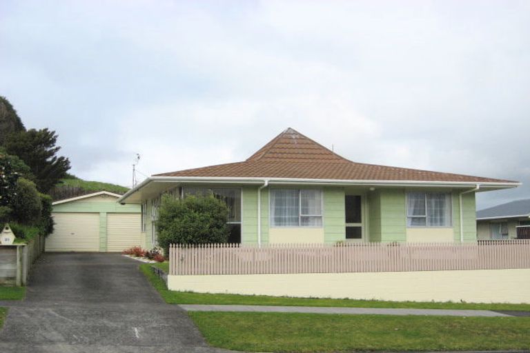 Photo of property in 21 Tiverton Crescent, Whalers Gate, New Plymouth, 4310