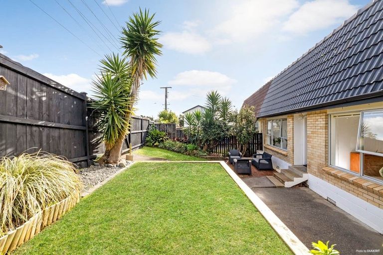 Photo of property in 2/137 Rangatira Road, Beach Haven, Auckland, 0626