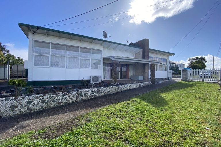 Photo of property in 1/40c West Coast Road, Glen Eden, Auckland, 0602