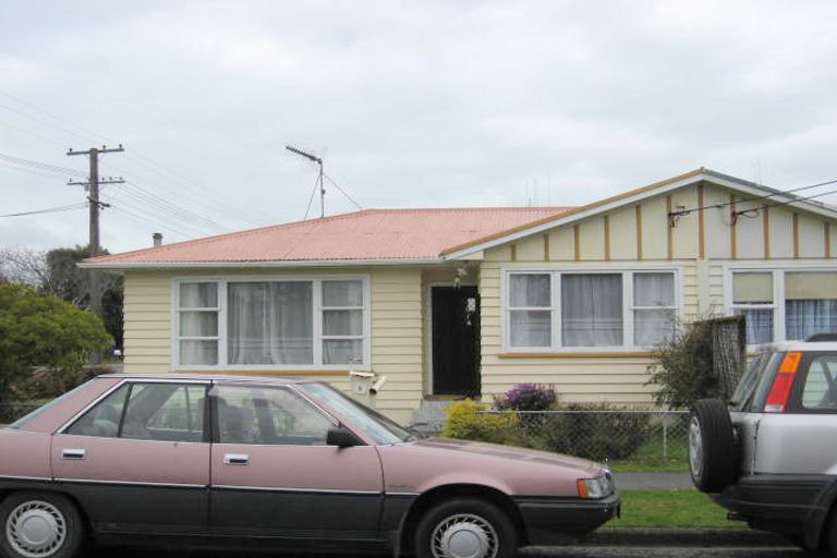 Photo of property in 1 Kings Drive, Levin, 5510