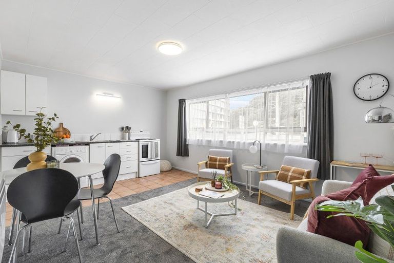 Photo of property in 3/52 Russell Terrace, Berhampore, Wellington, 6023