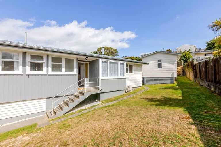 Photo of property in 17 Sombrero View, Ascot Park, Porirua, 5024