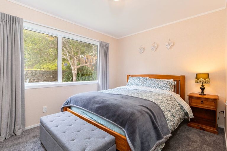 Photo of property in 18 Greyfriars Crescent, Tawa, Wellington, 5028