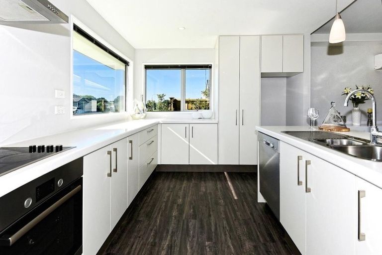 Photo of property in 10 Burford Way, Rolleston, 7615