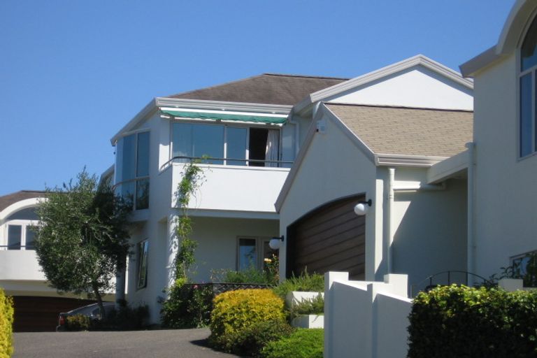 Photo of property in 1/136 Beach Road, Castor Bay, Auckland, 0620