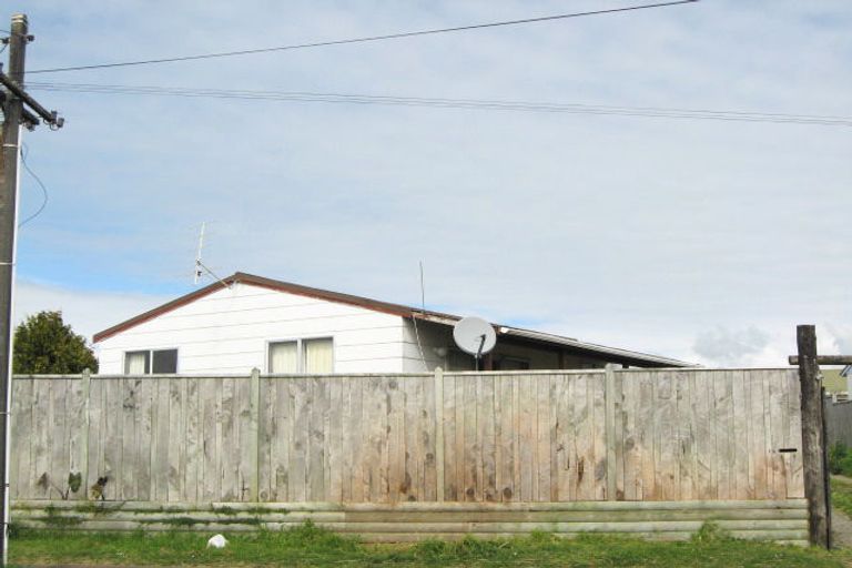 Photo of property in 12 Banks Street, Marfell, New Plymouth, 4310