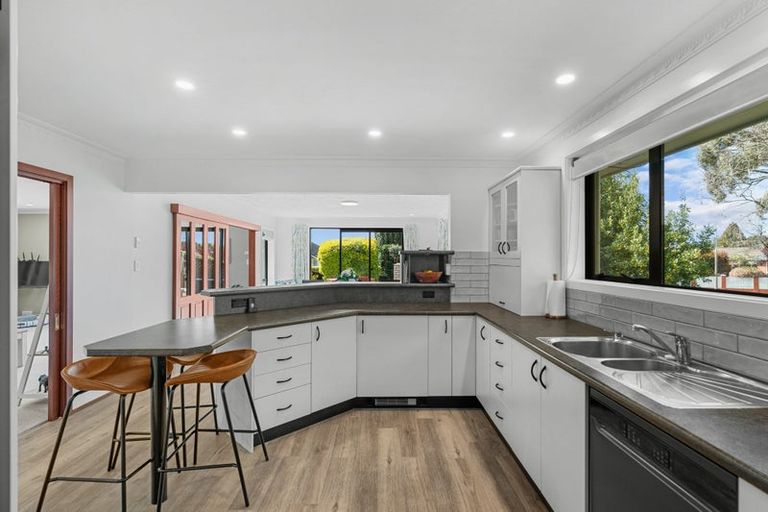 Photo of property in 42 Camberwell Place, Avonhead, Christchurch, 8042
