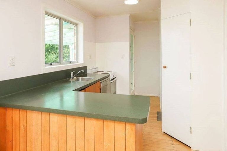 Photo of property in 11 Southsea Crescent, Silverdale, Hamilton, 3216