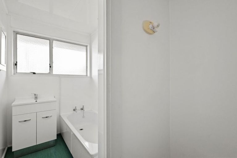 Photo of property in 2/68 Kawau Crescent, Bromley, Christchurch, 8062