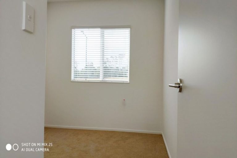 Photo of property in 2 Herekino Street, Westgate, Auckland, 0814