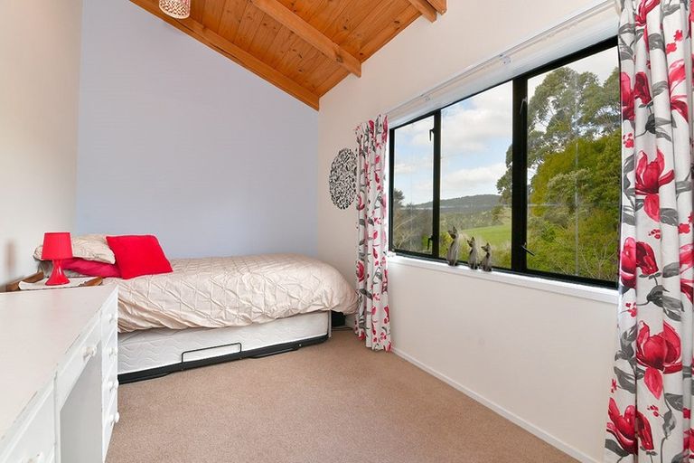 Photo of property in 2 Pineview Lane, Helensville, 0875