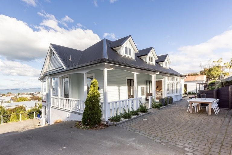 Photo of property in 10 Cobden Road, Bluff Hill, Napier, 4110