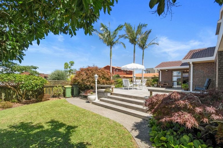 Photo of property in 33 Renoir Street, West Harbour, Auckland, 0618