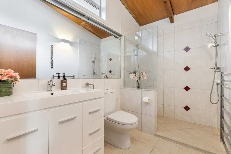 Photo of property in 68a Bay Street, Red Beach, 0932