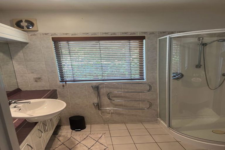 Photo of property in 48 Tawa Road, Kumeu, 0891