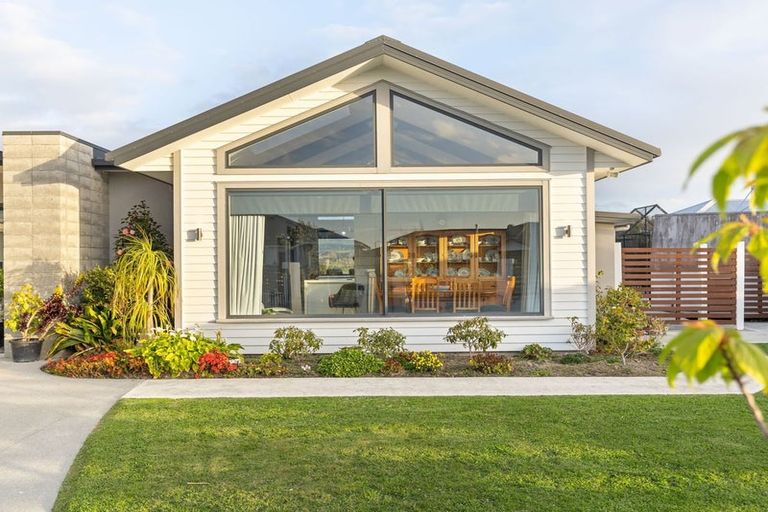 Photo of property in 58 Rodeo Drive, Kelvin Grove, Palmerston North, 4414