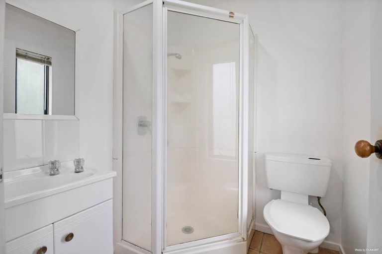 Photo of property in 6 Heatherleigh Rise, Northcross, Auckland, 0632