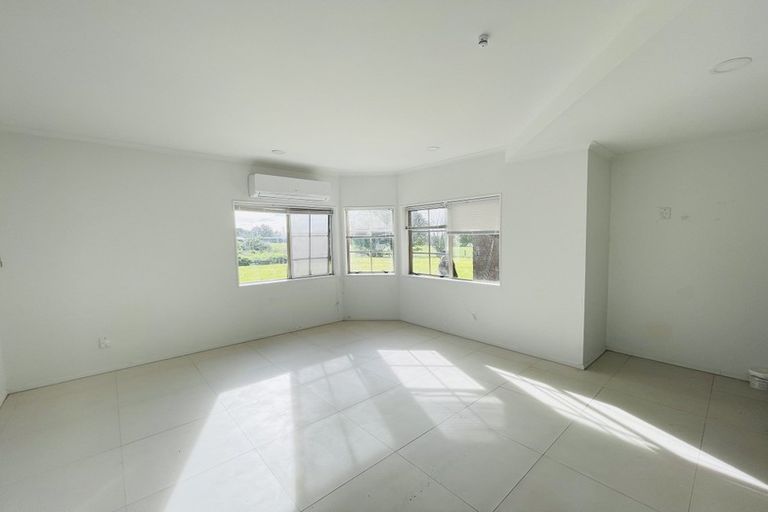 Photo of property in 11 Bream Revel Way, Karaka, Papakura, 2580