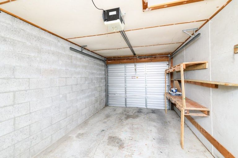 Photo of property in 15a Carthew Street, Feilding, 4702