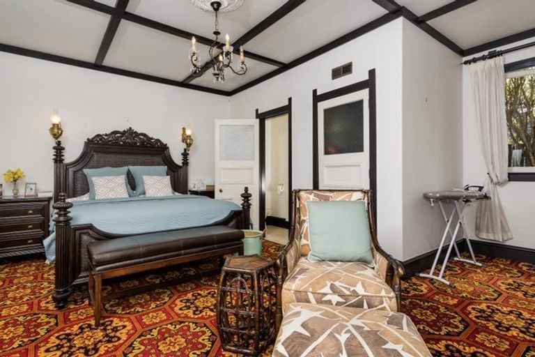 Photo of property in 15 Norwood Road, Bayswater, Auckland, 0622