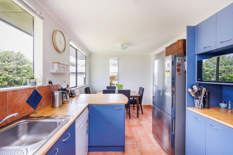 Photo of property in 24 Kowhai Street, Tokomaru, Palmerston North, 4474