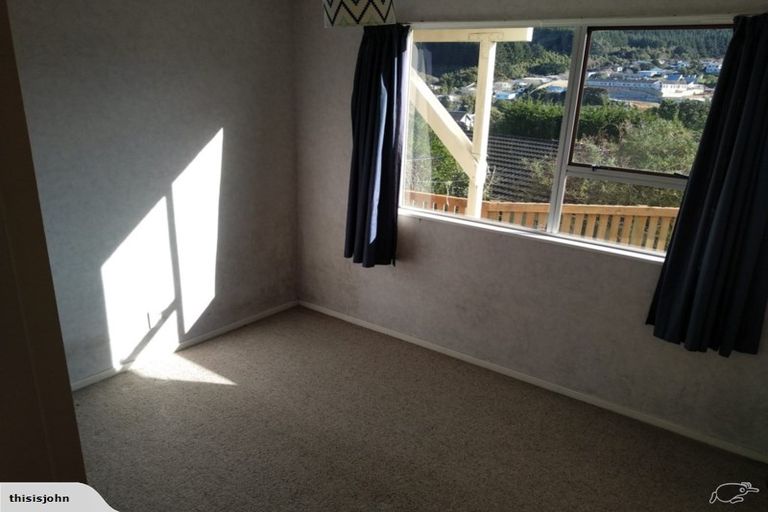 Photo of property in 84 Taylor Terrace, Tawa, Wellington, 5028