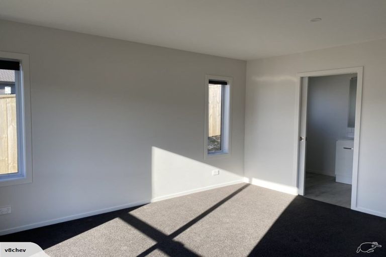 Photo of property in 2 Omaka Place, Aotea, Porirua, 5024