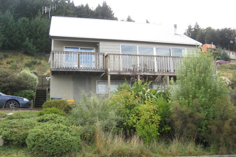 Photo of property in 135 Wynyard Crescent, Fernhill, Queenstown, 9300