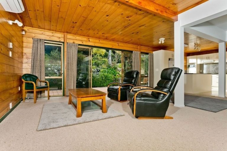 Photo of property in 68 Ravenwood Drive, Forrest Hill, Auckland, 0620