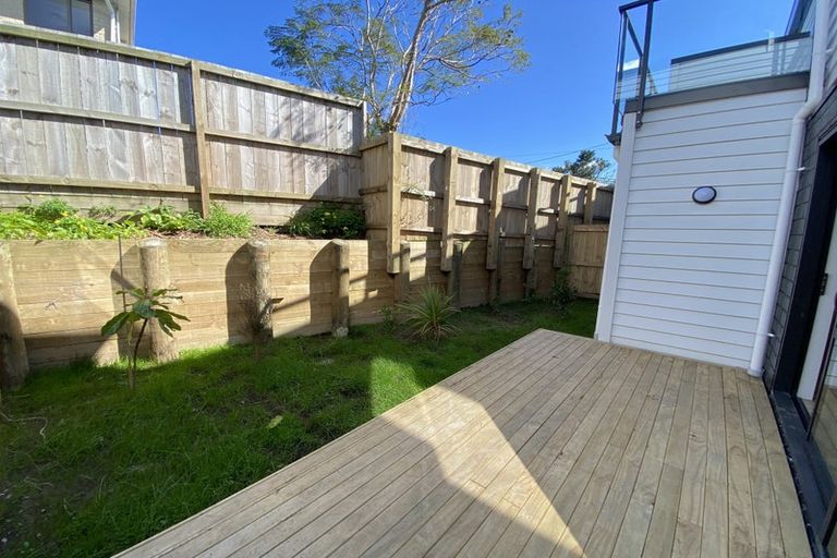 Photo of property in 1b Westall Road, New Lynn, Auckland, 0600