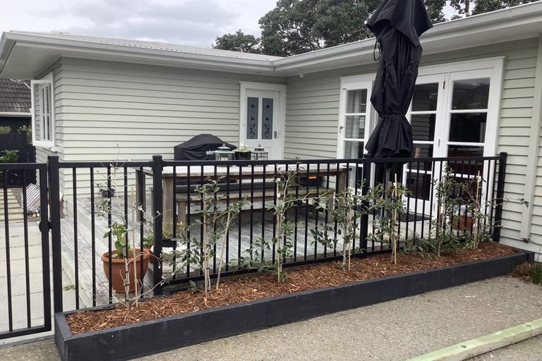 Photo of property in 115 Norwood Road, Bayswater, Auckland, 0622