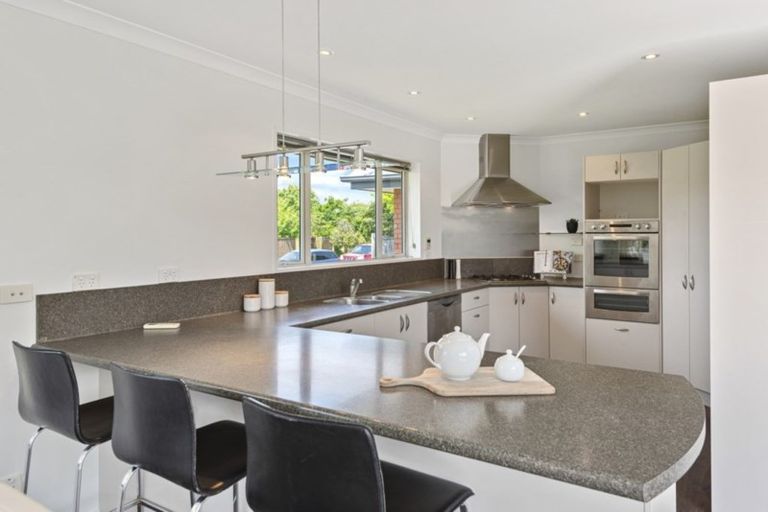 Photo of property in 3 Belgrove Place, Parklands, Christchurch, 8083